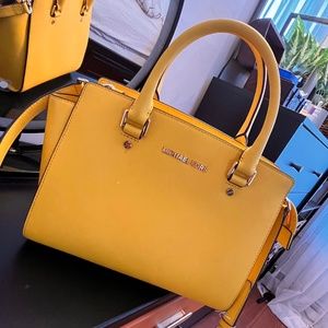 Michael Kors Crossbody Bag